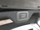 スイッチでトランクの開閉が可能な快適装備「ハンズフリーパワートランク」もオプション装備しております。
