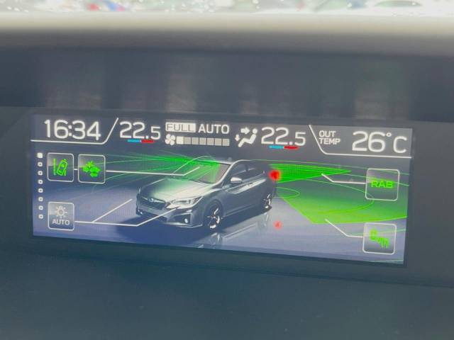【マルチファンクションディスプレイ】燃費情報や走行状態、各種車両設定状態の確認を液晶画面に表示、確認できます♪インパネ上部にレイアウトされ、視認性にも優れたモニターです。