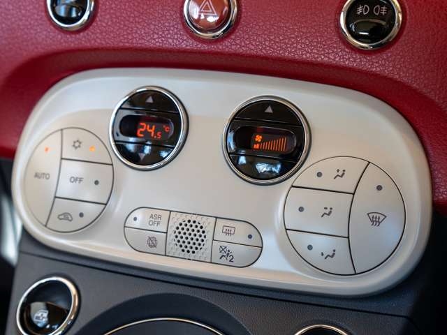 ■オートエアコン：設定温度に合わせて風量を自動調整されます。操作の煩わしさがなく、快適な車内空間の中ドライブをお楽しみ頂けます。