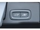 【テールゲート】スイッチ一つで開閉可能な電動開閉機能を採用。ダッシュボードとテールゲートに設置されたボタンを押すだけで自動的に開閉します。