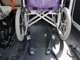 固定装置で車椅子をしっかりと固定しますので、走行中も安心です！