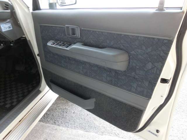 トヨタ ランドクルーザー70 4.2 ZX ディーゼル 4WD リアヒーター付き 岡山県の詳細画像 その12