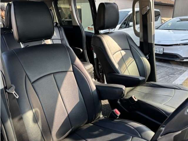 トヨタ ヴォクシー 1.8 ハイブリッド V ユーザー買取車 後席モニター ETC 東京都の詳細画像 その3
