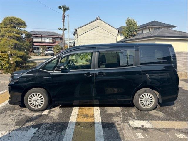 トヨタ ヴォクシー 1.8 ハイブリッド V ユーザー買取車 後席モニター ETC 東京都の詳細画像 その10
