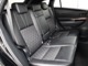ファブリック(上級)+合成皮革のシートが採用されています。前後席間の間隔延長と前席シートバック形状の工夫で、ゆったりとくつろげる後席空間を確保しています。