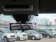 スマート・ルームミラー。ルームミラーに、リヤカメラの車両後方映像を表示。世界初の新技術で、荷物や人で見えづらかった後方視界がクリアに！
