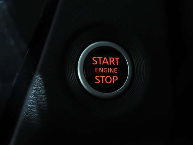 ブレーキを踏んでボタンを押せばエンジンがかかります！！