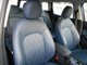 シートにはオプションで、インディゴブルーのレザーシートがチョイスされております。前席のシートヒーター機能はもちろんですが、パワーシートやメモリーシート機能もついているラグジュアリーな装備です。