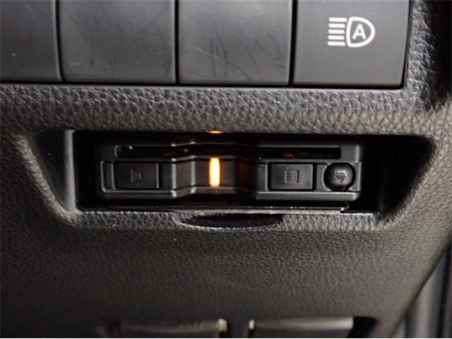 【4WD・トヨタセーフティセンス・衝突軽減ブレーキ・運転席パワーシート・LEDヘッドライト・スマートキー・純正AW】社外ナビ・バックカメラ・DVD・Bluetooth・ETC