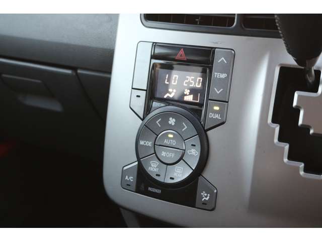 トヨタ ヴォクシー 2.0 ZS 1年保証 片側電動ドア メモリーナビ ETC 岡山県の詳細画像 その17