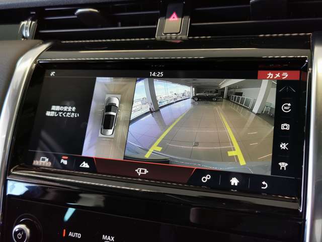 【サラウンドカメラ（360°カメラ）】全方位の死角となる部分や発進時・駐車時・細い路地からの運転などカメラを通してモニターで確認することが可能です。