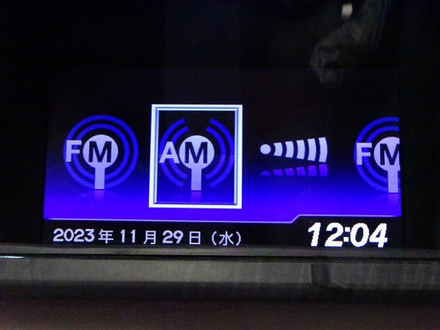ディスプレイオーディオはAM/FMラジオ/CDプレーヤーを装備。臨場感のあるサウンドが車内に響きます。