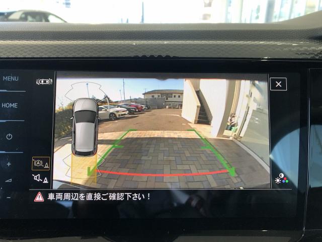 ★バック時の後方視認をサポートしてくれるリヤビューカメラ。ギヤをリバースに入れると車両後方の映像を映し出します。