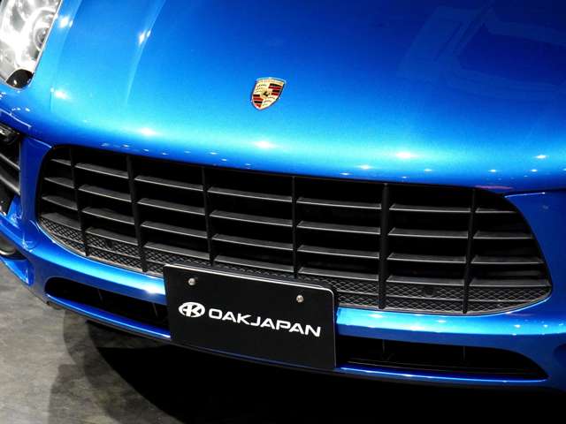 オークジャパンでは人生を変える一台『全ては輸入車を愛するお客様のために』をモットーにしています。