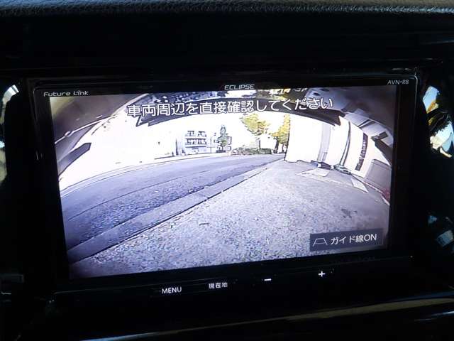 車庫入れに便利なバックカメラも装備しております。