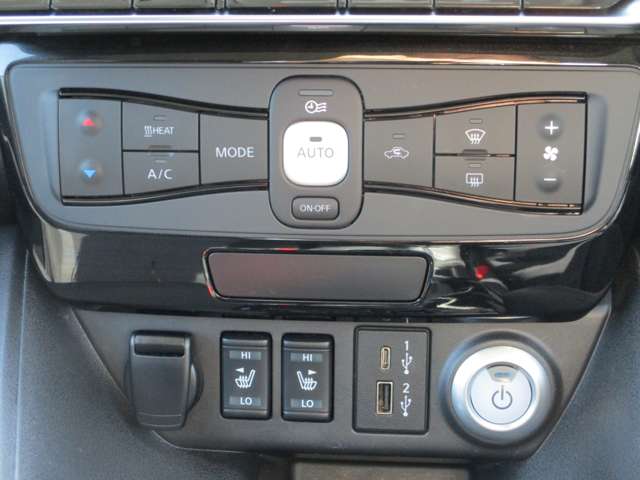 見やすいナビ画面表示のオートエアコン！暑い時・寒い時も設定した温度に車内を自動で調節。快適なドライブをサポートしてくれます♪