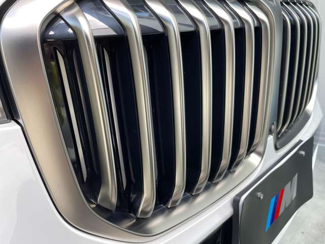 「BMW専門店スパークオート」 この度は弊社の車輛をご覧いただき誠にありがとうございます。東大阪市でBMWの展示販売から車検整備、鈑金、コンプリート車販売、カスタムまで全て承っております。