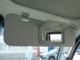 運転席バニティミラー付きサンバイザーで、ちょっと鏡を見たい時などに便利な装備です！