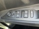 運転席のドアのスイッチは窓の開閉やサイドミラーの調節が可能になります。