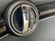 運転席ドアインナーハンドルには集中ドアロックスイッチ及びアンビエントライトが装備されています。