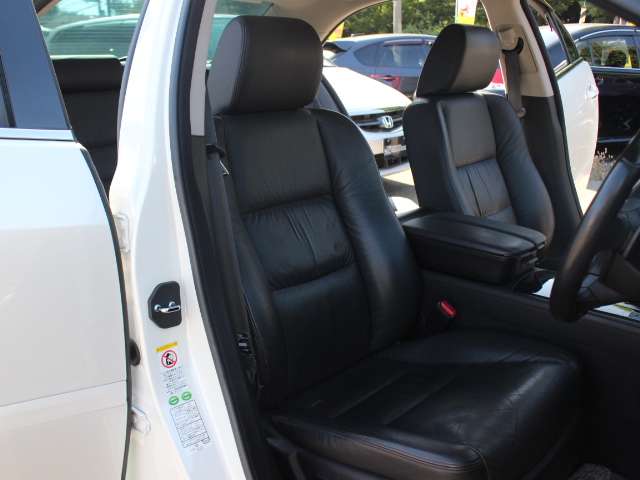 2011 Honda Legend – thumbnail 41