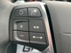 ドライバーとお車を繋ぐステアリングスイッチ。お手元のボタンで操作できます。
