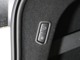 トランクゲートの開閉はボタンでも可能なのと、キックセンサーにより足でも開閉可能です！