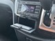 運転席のダッシュボードに小物入れが付いているので財布や携帯電話を入れられて便利です！！