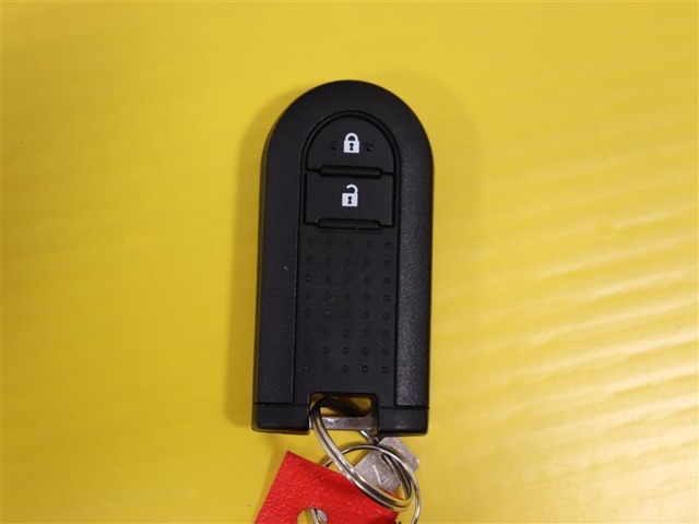電子カードキーはかばんやポケットに入れておけば、ドアのロックアンロックやエンジンの始動が出来ます！