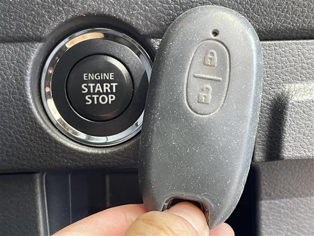 【スマートキー・プッシュスタート】鍵を挿さずにポケットに入れたまま鍵の開閉、エンジンの始動まで行えます！