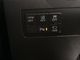 360°ビューモニターのスイッチは運転席右下に配置。使いやすい位置で車庫入れ以外でも直ぐに起動可能です。