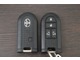 電子カードキー２個です。　◆キーフリーシステム：電子カードキーを携帯していれば、バッグから取り出さずにドアハンドルのリクエストスイッチを押すだけでドアを施錠・解錠できます。