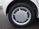 タイヤ・ホイールの画像です。「まるまるクリン」工程でホイールカバーを外して清掃し、タイヤはコーティングで艶々！おしゃれは足元から！