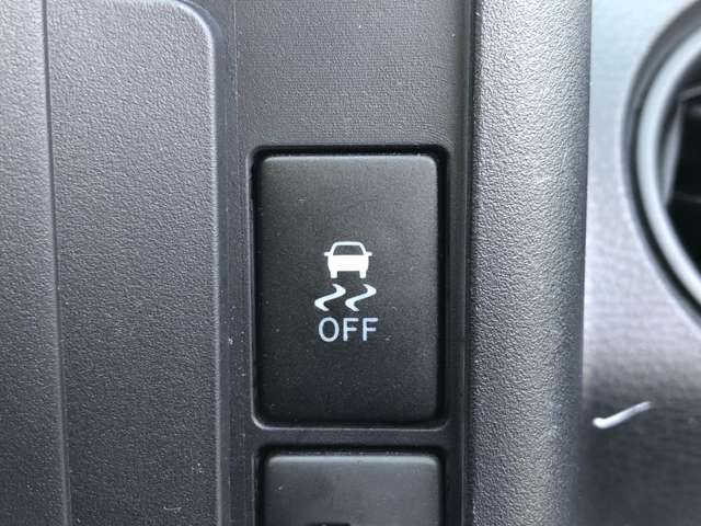 ＜操作ボタン＞様々なボタンで車を乗りこなそう☆横滑り防止スイッチ付き！