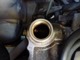エンジンオイル給油口。カーボンやスラッジ、オイル焼けもない鈍色の内部がわかるでしょうか。