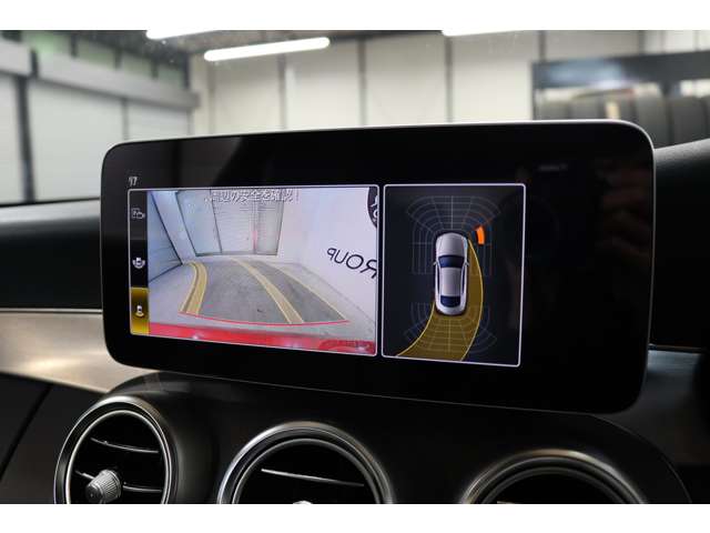 ガイドライン付きバックカメラ！車輌の前後にはパークトロニックセンサーも装備し、より安全な車庫入れなどが可能です！！