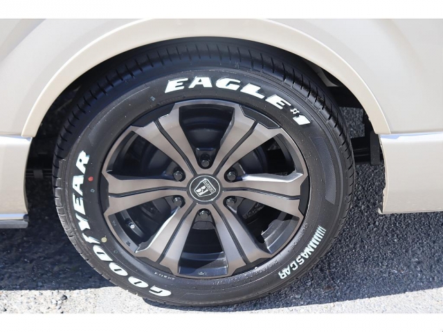 FLEX限定カラーアーバングランデ１７インチアルミ　タイヤはグッドイヤーナスカータイヤを装着済み！