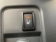 ☆運転席シートヒーター☆運転席側にはシートヒーターが装備されています！写真のようにボタンを押していただくと徐々にシートが暖かくなります！寒い時期には大活躍してくれますよ！！