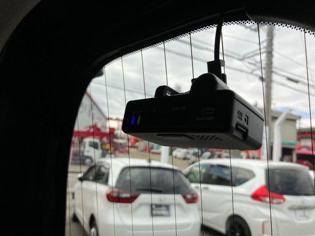 ドライブレコーダーのリア撮影用カメラです。後方車体の映像をバッチリ記録します。