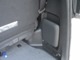 サードシートの真ん中用、ヘッドレストは後方が見やすいように通常はここに格納されています。