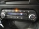 「ＡＵＴＯ」スイッチで車内の温度を一定に保ってくれるオートエアコン。快適装備の代名詞。もちろんマニュアル操作も可能ですよ。