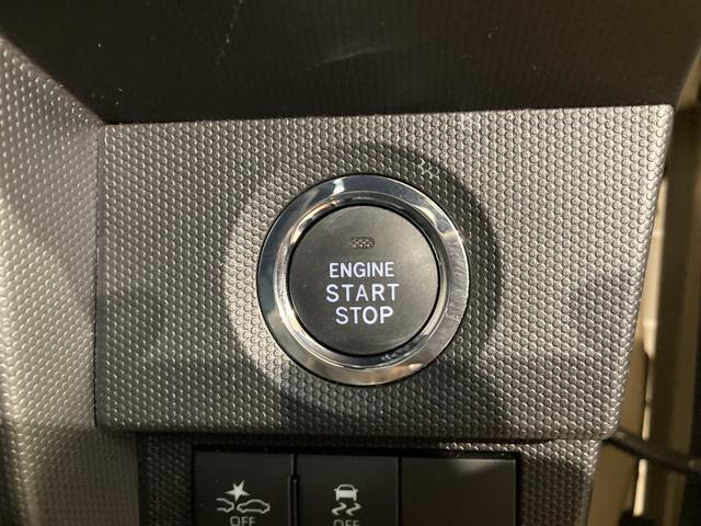 電子カードキーを携帯しているだけでエンジンの始動ができるプッシュボタンスタートを装備しています☆