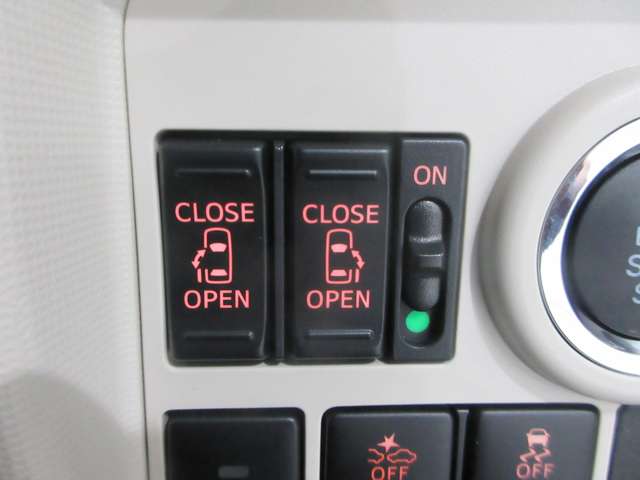 ★両側電動スライドドア★運転席から、スライドドアの開閉の操作ができます！