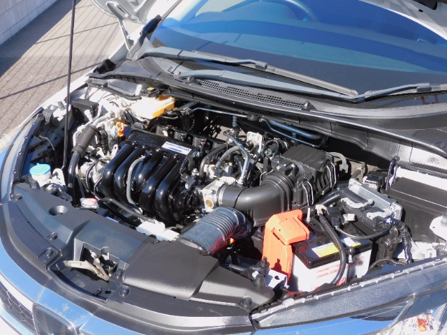 エンジンジ・より少ない燃料で大きなパワーを引き出すために、アトキンソンサイクル採用の1.5L i-VTECエンジンと高出力モーターを組み合わせ、低燃費とパワフルさを両立