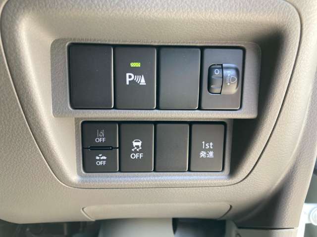 先進安全装置などのスイッチは、運転席右側にレイアウトされています。
