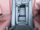 ☆運転席・助手席の間に位置する収納スペースはちょっとした荷物を収納するのには十分なサイズです☆