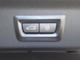 ボタン一つでリアゲートの開閉が可能です。また、こちらの車両はキックオープンも搭載しております。