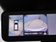 インテリジェント アラウンドビューモニターは自車両を上から見ているかの映像を映し出すことで、駐車時の運転操作を支援します。