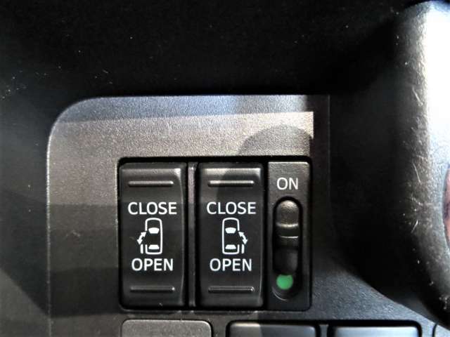 両側オートスライドドア☆スイッチ１つでスライドドアが開け閉め出来る便利なシステムです。