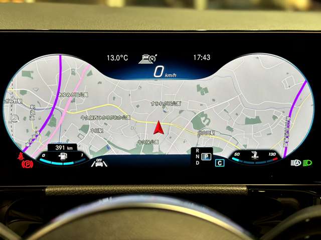 フルデジタルスピードメーターになっています。地図の表示やスタイルを色々変更可能です。